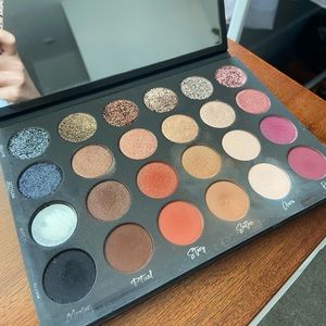 SOLD Tati Beauty eyeshadow palette